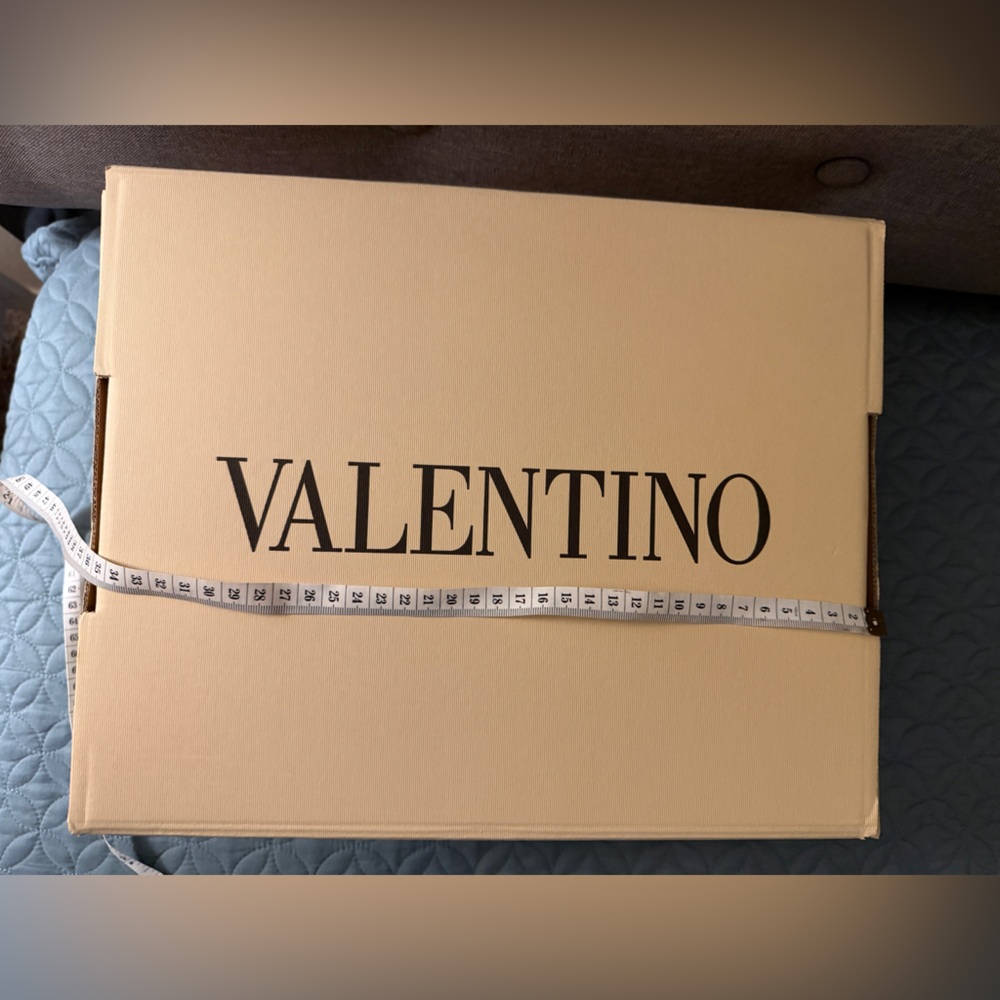 Valentino Tan Box with Logo - Picture 4 of 5